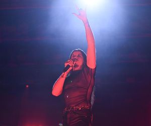 Michał Szpak przyłapany bez spodni za kulisami koncertu. Tego nie pokazali w TV!