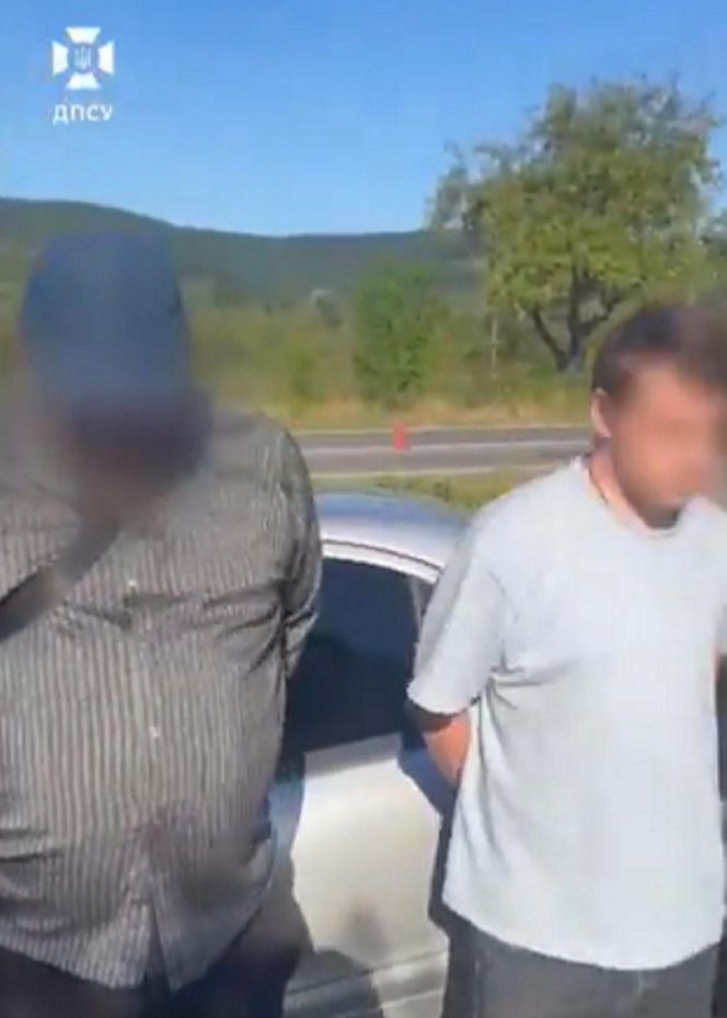 Ksiądz ukrył mężczyznę pod sutanną