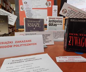 Uwaga CENZURA! Tych książek w bibliotece nie wypożyczycie [ZDJĘCIA]