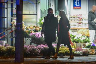 Antek Królikowski z Iza na grobie ojca