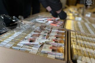 Policjanci przechwycili niemal 1,8 mln nielegalnych papierosów. Zatrzymano trzy osoby
