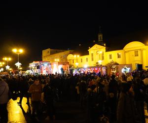 Ciężarówka Coca-cola w Białymstoku! Świąteczna atrakcja przyciągnęła tłumy mieszkańców na Rynek Kościuszki