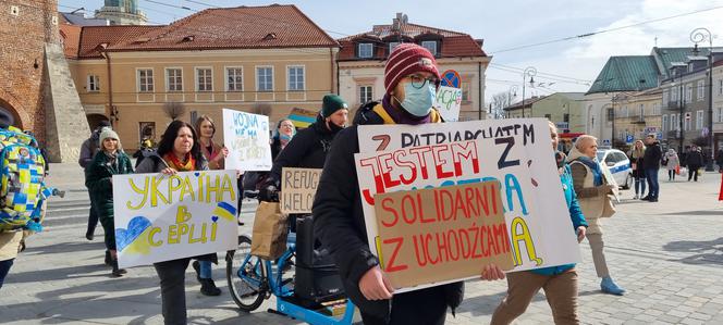 Ulicami Lublina przeszła po raz 6 Manifa. Tym razem - w geście solidarności z Ukrainą