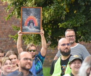 VI Toruński Marsz Równości. Przeciwnicy modlili się w centrum