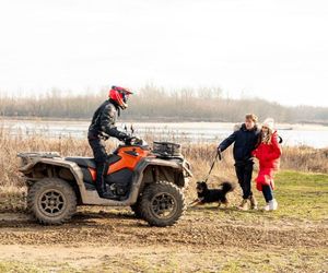 M jak miłość odc. 1861. Basia (Karina Woźniak), Kacper (Bartosz Ziewiec), Dominik Walat (Bartosz Surówka)