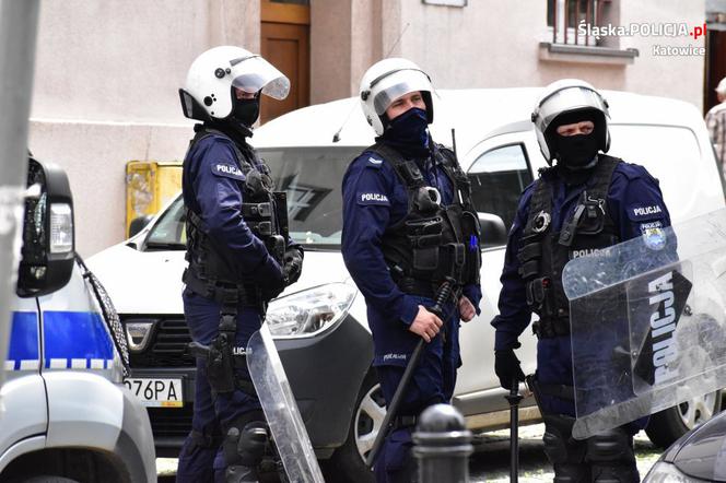 Katowice: Policjanci wśród nacjonalistów. Tajemnicza akcja służb na marszu! 