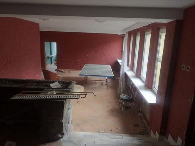 Niszczejący hotel w Karpaczu