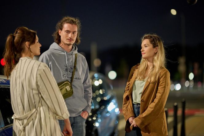 Na Wspólnej odc. 4082. Kasia (Julia Chatys), Piotr (Krzysztof Świłpa), Greta (Klaudia Łapot)