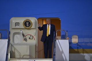 Trump w Japonii. Spotkanie z cesarzem i rozmowy o wielomiliardowych inwestycjach