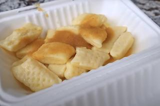 YouTuber testuje jedzenie w Sejmie