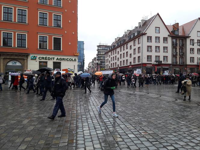 Protest pracowników sądów we Wrocławiu