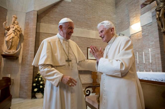 Tak choroba zmieniła Benedykta XVI. Papież emeryt w ciężkim stanie