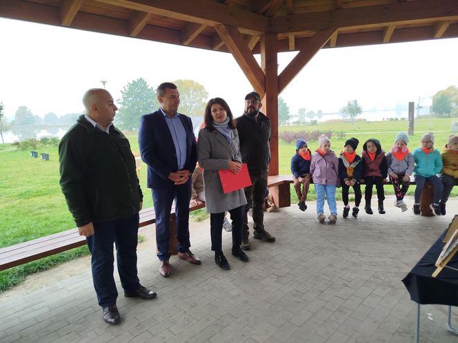 Dębowy Elektryczny Las został zasadzony nad Siedleckim zalewem w ramach programu Polska Stolica Recyklingu