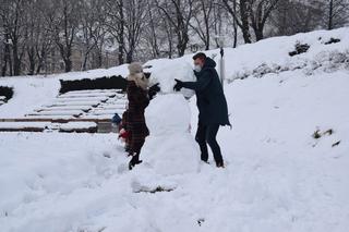 Ulepił bałwana i wycałował żonę