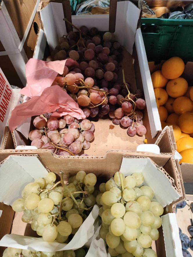 Winogrona na łódzkich targowiskach i w marketach. Sprawdź, ile kosztują [ZDJĘCIA]