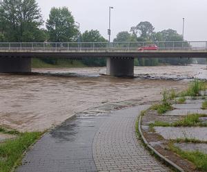 Rzeki w Śląskiem przekroczyły stan alarmowy. Tak źle nie było od dawna. IMGW ostrzega