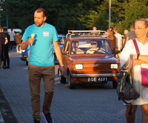 Bydgoskie Klasyki Nocą. Perełki motoryzacji znów zaparkowały obok Torbydu!