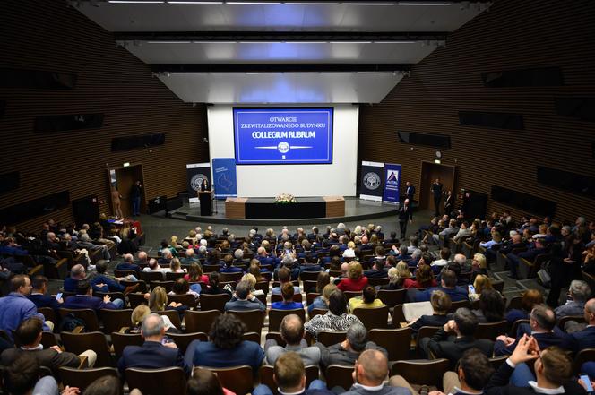 Otwarcie było elementem obchodów 105. rocznicy inauguracji pierwszego roku akademickiego Wszechnicy Piastowskiej, późniejszego Uniwersytetu Poznańskiego.