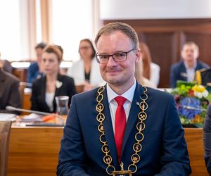 Zaprzysiężenie nowego prezydenta Zabrza. Kamil Żbikowski złożył ślubowanie i zwrócił się do mieszkańców
