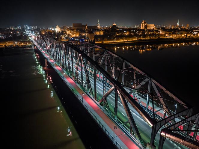 Nowy "stary" most im. Piłsudskiego w Toruniu. Nocna sceneria zachwyca