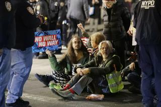 Protesty i pozwy po decyzji Trumpa