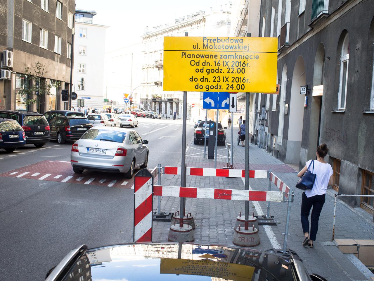 Policjanci leżą już na koszykowej