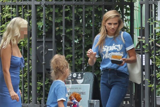 Agnieszka Kaczorowska. Tańcząca z córkami