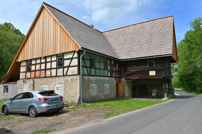 Ruiny domów i gospodarstw z czasem, bardzo powoli odzyskują dawny wygląd - ruinersi są wytrwali