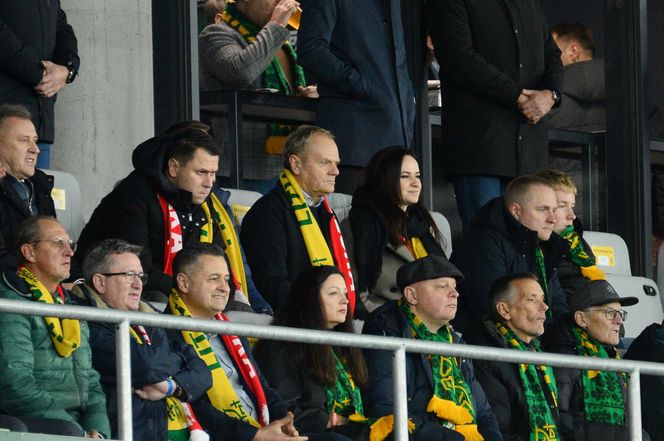 Skandaliczny transparent z Donaldem Tuskiem na meczu w Kownie