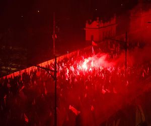 Incydent na Marszu Niepodległości 2025. Spłonęła flaga Unii Europejskiej