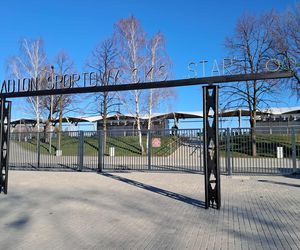 Stadion w Starachowicach gotowy. Kiedy na murawę wybiegną piłkarze?