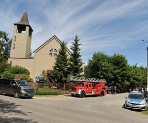 Policjant Arkadiusz zginął tragicznie.  Przez huk salwy na pogrzebie przedarł się łamiący serce szloch