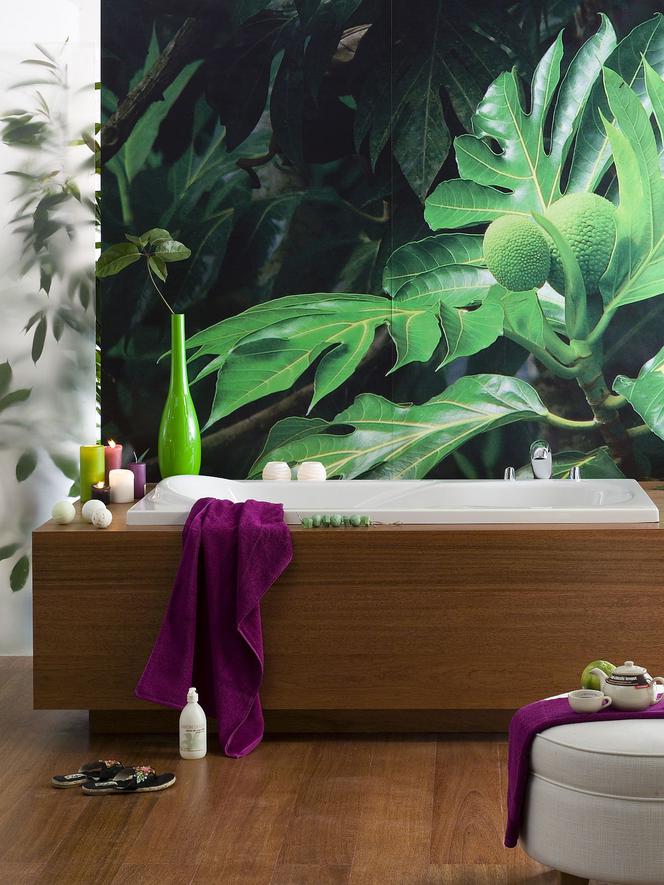 Zielona fototapeta z motywem tropików w łazience