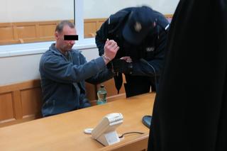 Podwójny morderca przed sądem, ale proces nie ruszył