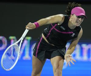 WTA Dubaj: Iga Świątek pokonała Qinwen Zheng i zagra o finał! Świątek - Zheng WYNIK meczu Relacja NA ŻYWO