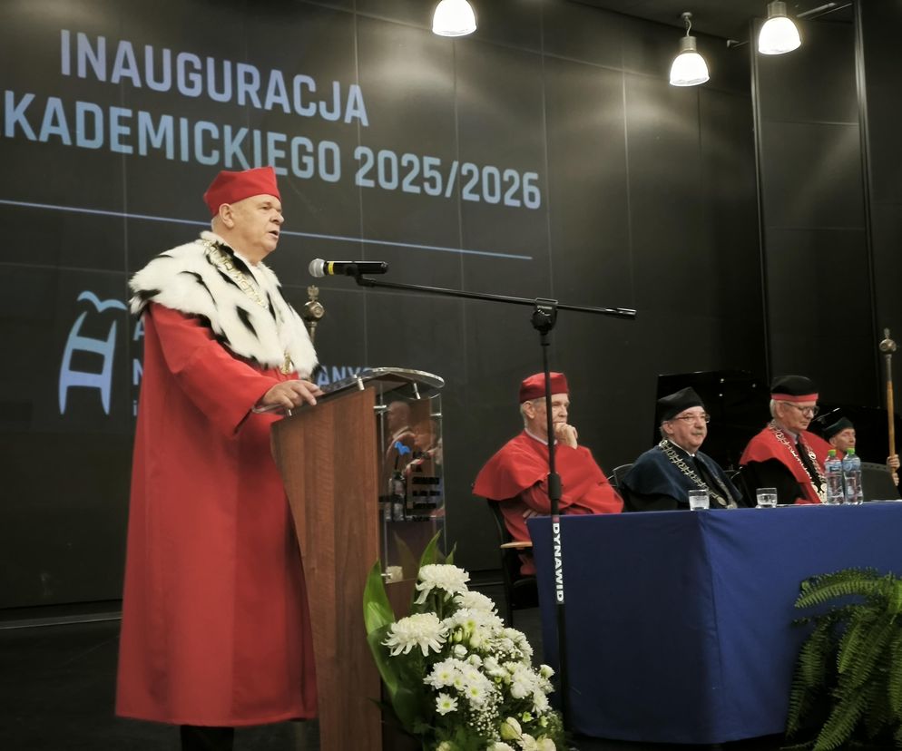 Akademia Nauk Stosowanych w Lesznie zainaugurowała nowy rok akademicki. Rektor: „Nie można oddzielać nauki od wychowania”