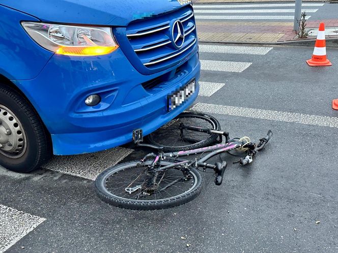  8-latek na rowerze wpadł pod autobus. Dramatyczna akcja ratunkowa w Ożarowie