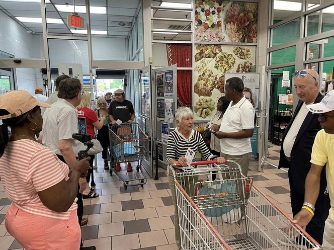 Robili zakupy na koszt milionera z Chicago