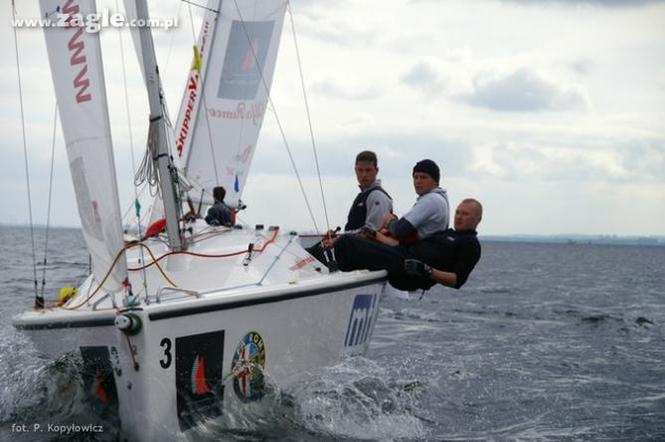 MISTRZOWIE POLSKI: MAREK STAŃCZYK, DOMINIK NIŚKIEWICZ I MACIEJ KOŁOSIŃSKI (ALFA ROMEO YACHT RACING TEAM)