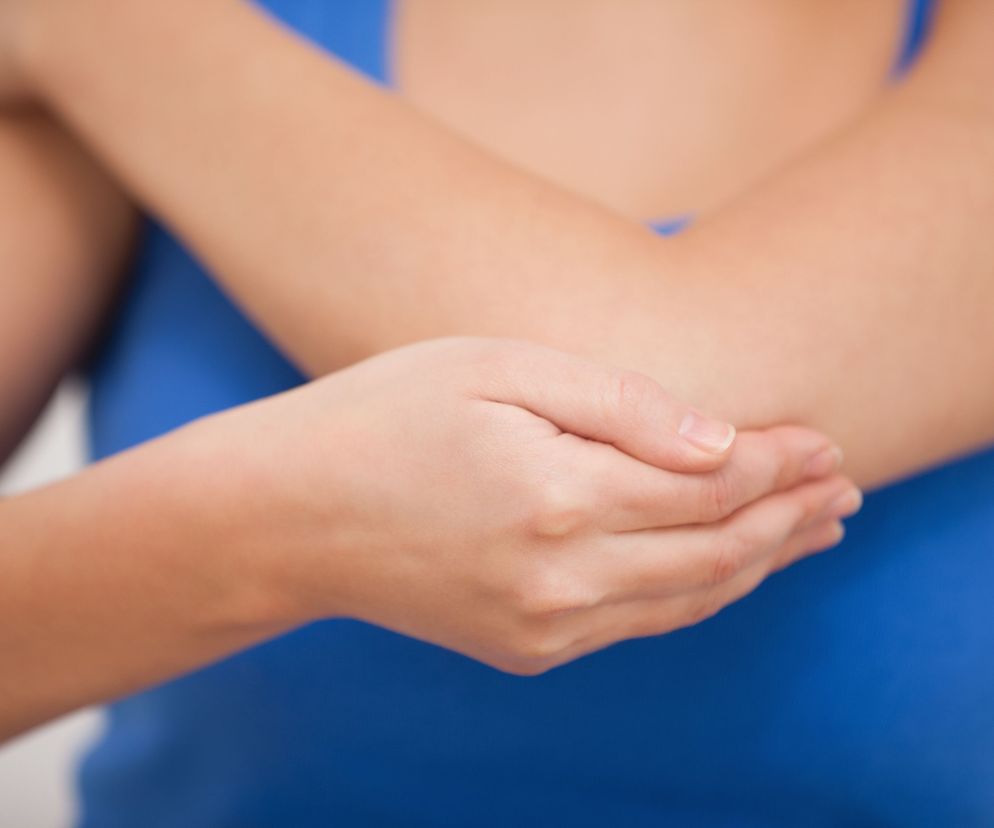 Ćwiczenia na łokieć tenisisty i łokieć golfisty pomagają zwalczyć dolegliwości spowodowane m.in. zbyt długą pracą przy komputerze.