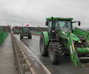 Trwa protest rolników w woj. lubelskim. Blokady są w wielu miejscach w regionie [DUŻO ZDJĘĆ]