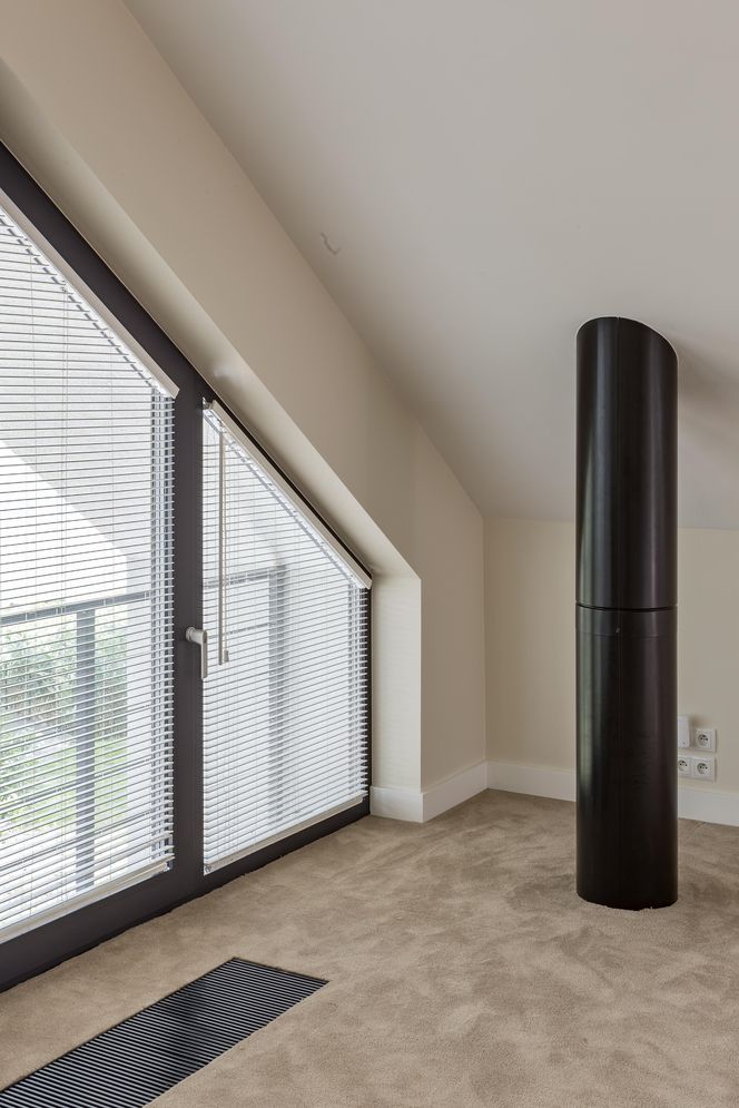 Grzejniki kanałowe - idealne rozwiązanie do jasnych przestronnych wnętrz z dużymi przeszkleniami