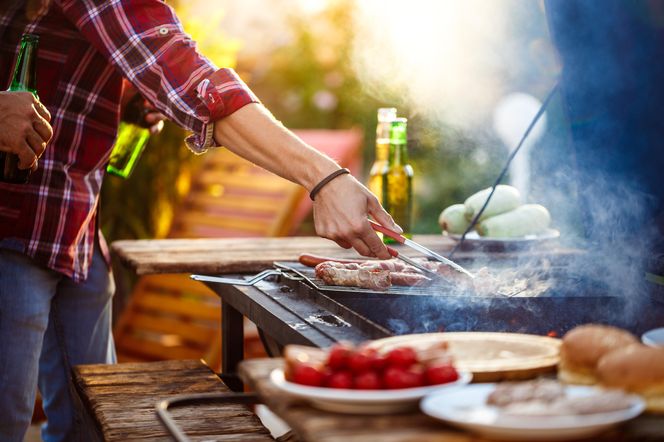Grill to twoja pasja? Biedronka ogłosiła promocje w sam raz na początek sezonu