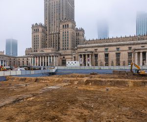 Trwa przebudowa części dawnego Placu Defilad w plac Centralny