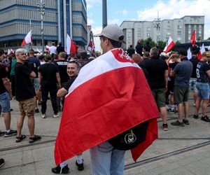 Protest przeciwko imigrantom.Tysiące kibiciów na ulicach Katowic