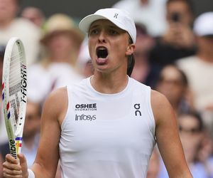 Iga Świątek - Clara Tauson Transmisja TV i STREAM ONLINE Gdzie oglądać Wimbledon?