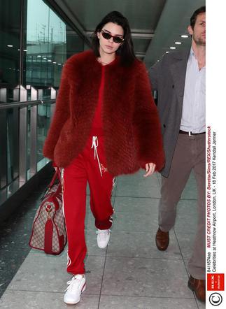 Kendall Jenner na lotnisku Heathrow w Londynie