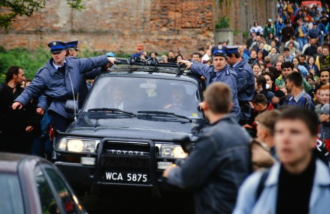 Michael Jackson zmarł 16 lat temu. Gdy odwiedził Polskę, wszyscy wstrzymali oddech. Te zdjęcia zachwycają
