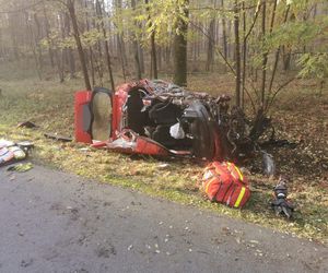 Śmiertelny wypadek pod Pajęcznem. 33-latek zginął w zderzeniu z tirem [ZDJĘCIA]