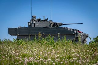 AJAX debiutuje w Polsce. Nowoczesny wóz bojowy na Cytadeli Warszawskiej w Święto Wojska Polskiego